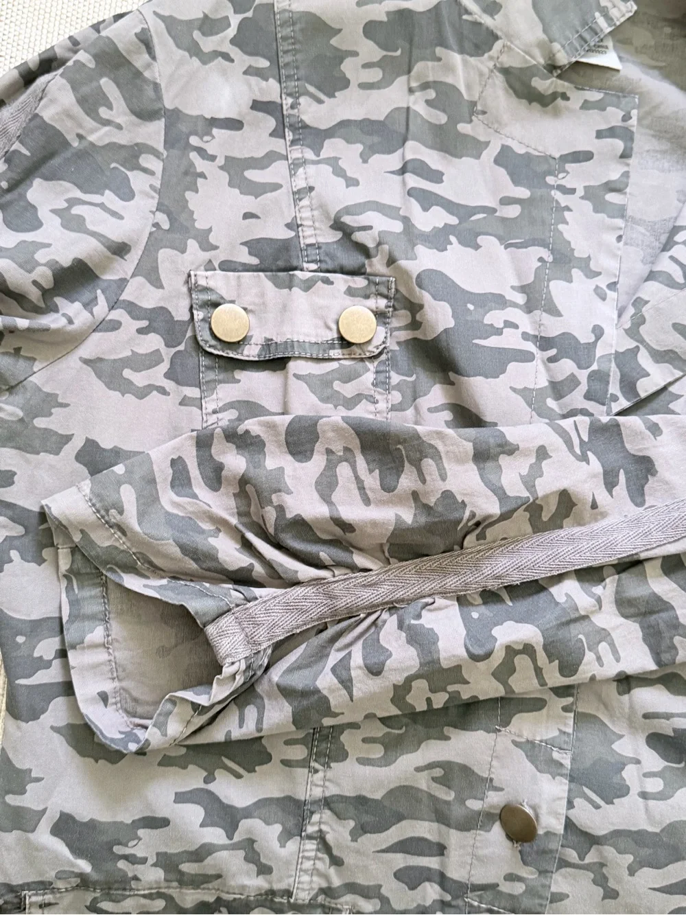 Wearables Camo Button Front Utility Blazer/ Jacket Ruched Sleeves Lightweight M